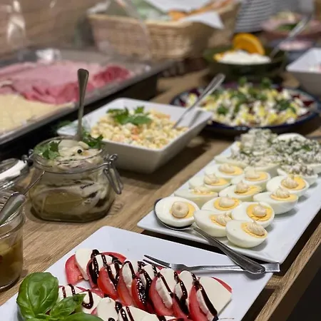 Azalia Проживание в семье Карпач