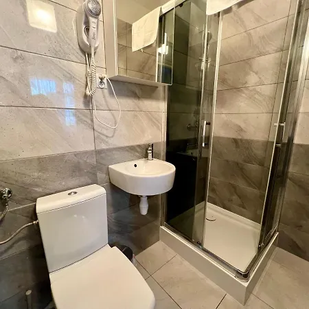 Azalia Проживание в семье *