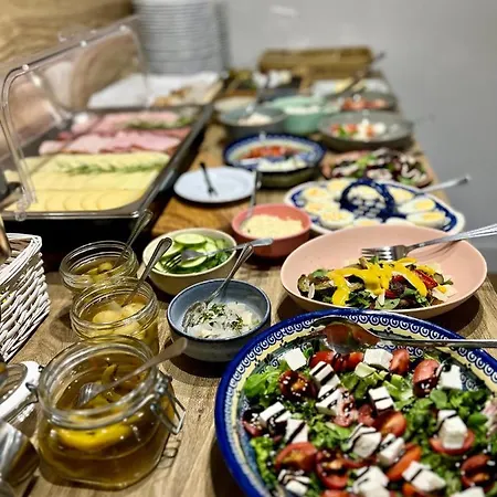 Проживание в семье Azalia