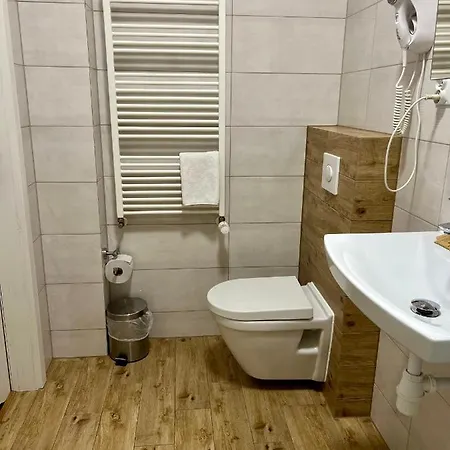 Azalia Проживание в семье *