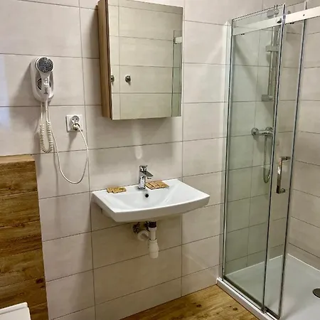 Проживание в семье Azalia