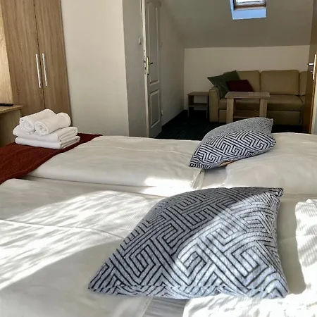 Azalia Проживание в семье *