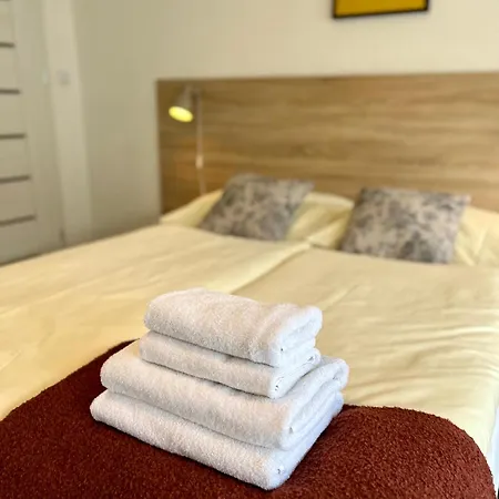 Azalia Проживание в семье