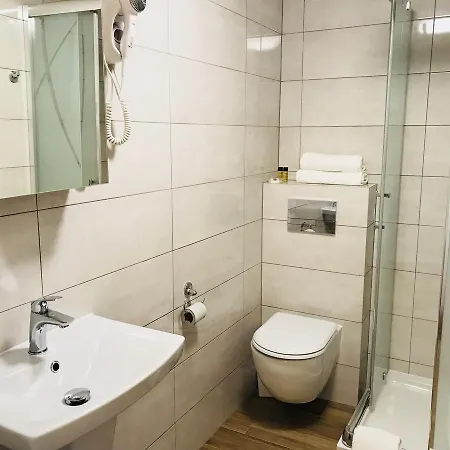 Azalia Проживание в семье *