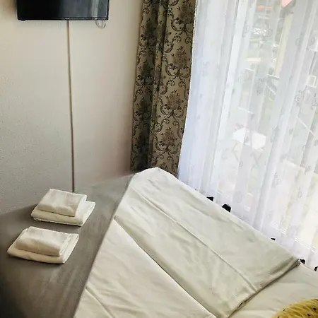 Проживание в семье Azalia